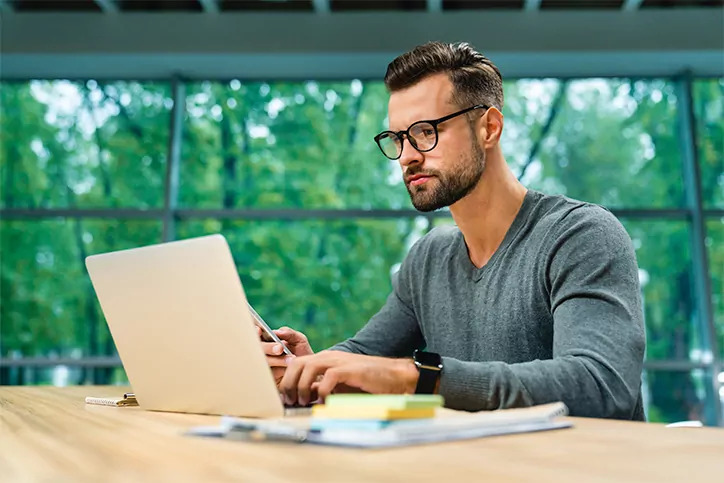 Entenda a importância de contratar um tradutor profissional